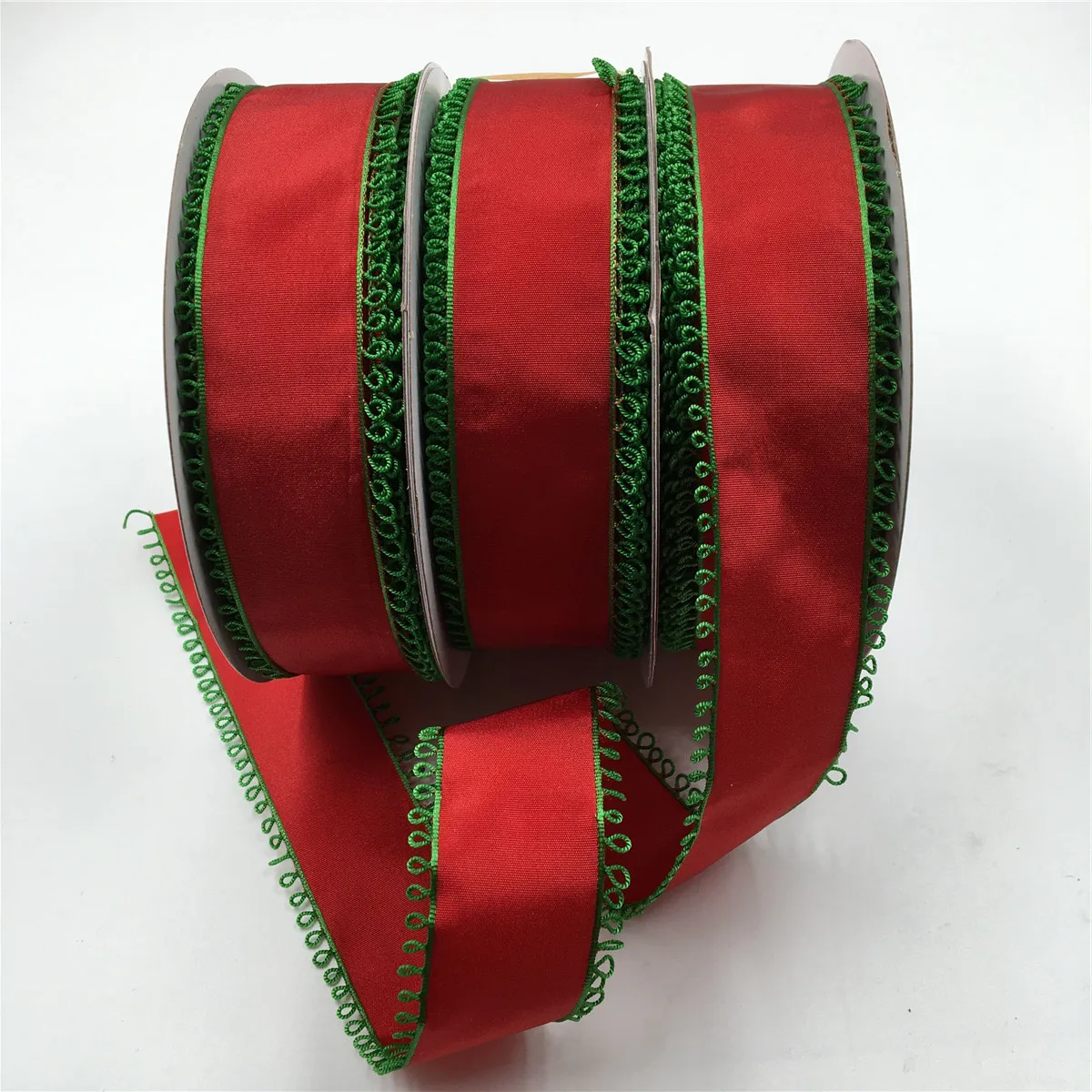 

25Yards 38mm Wired Edge Red Taffeta Ribbon Green Loop Edges for Birthday Christmas Gift Box Wrapping Decoration DIY 1-1/2" N1067