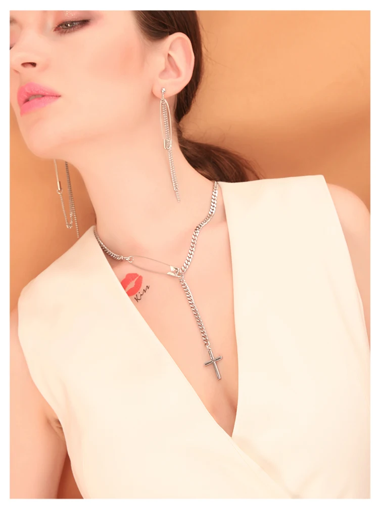 Rongho Hiphop Metal Pins Chokers Necklaces for Women Gothic Jewelry 2019 Metal Cross Pendant Necklace Chain Necklace Rock Bijoux 
Rongho Hiphop Metal Pins Chokers Necklaces for Women Gothic Jewelry 2019 Metal Cross Pendant Necklace Chain Necklace Rock Bijoux