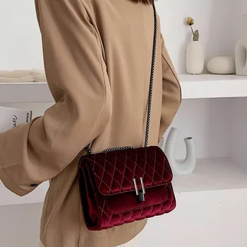 Fashion Ladies Velour Bag Quilted Women Messenger Handbag Shoulder Chain Female Bag Velvet Crossbody Luxury Handbag Designer New 
Fashion Ladies Velour Bag Quilted Women Messenger Handbag Shoulder Chain Female Bag Velvet Crossbody Luxury Handbag Designer New