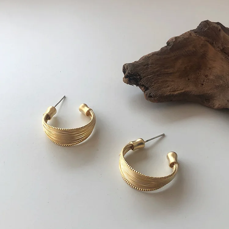 2021 Korean Elegant Fairy Anti Allergy Irregular Brushed 14k Gold Hoop Earrings S925 Sterling Needle for Women OL Party Jewelry
2021 Korean Elegant Fairy Anti Allergy Irregular Brushed 14k Gold Hoop Earrings S925 Sterling Needle for Women OL Party Jewelry