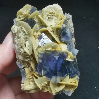 131gNatural rare purple fluorite mica associated mineral specimen stone and CRYSTAL HEALING CRYSTAL QUARTZ GEM 
131gNatural rare purple fluorite mica associated mineral specimen stone and CRYSTAL HEALING CRYSTAL QUARTZ GEM