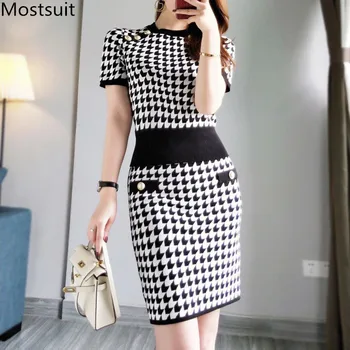 2020 Summer Houndstooth Knitted Korean 2 Piece Skirt Suits Sets Women Gold Buttons Tops + Mini Pencil Skirt Suits Fashion Sets
2020 Summer Houndstooth Knitted Korean 2 Piece Skirt Suits Sets Women Gold Buttons Tops + Mini Pencil Skirt Suits Fashion Sets