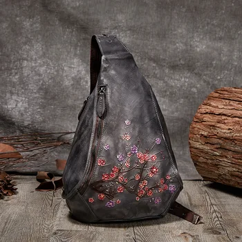 2020 new first layer cowhide women's chest bag rub color embossing retro multi-purpose backpack messenger bag
2020 new first layer cowhide women's chest bag rub color embossing retro multi-purpose backpack messenger bag