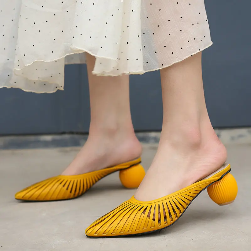 2021 new slippers women outerwear mid-heel thick with pointed toe hollow half-slipper sandals
2021 new slippers women outerwear mid-heel thick with pointed toe hollow half-slipper sandals