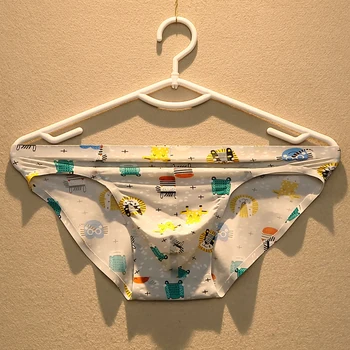 Men's Sexy Low Rise Stretchy Briefs Cartoon Print Seamless Underwear Underpants Ice Silk Seamless Quick-drying Shorts
Men's Sexy Low Rise Stretchy Briefs Cartoon Print Seamless Underwear Underpants Ice Silk Seamless Quick-drying Shorts