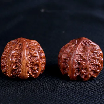 Naturally carved lion head walnut hand play piece Man
Naturally carved lion head walnut hand play piece Man