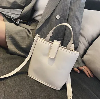 Spring and Summer New Paragraph Simple Small Bag Hand Bag Hipster Shoulder Messenger Bag 
Spring and Summer New Paragraph Simple Small Bag Hand Bag Hipster Shoulder Messenger Bag