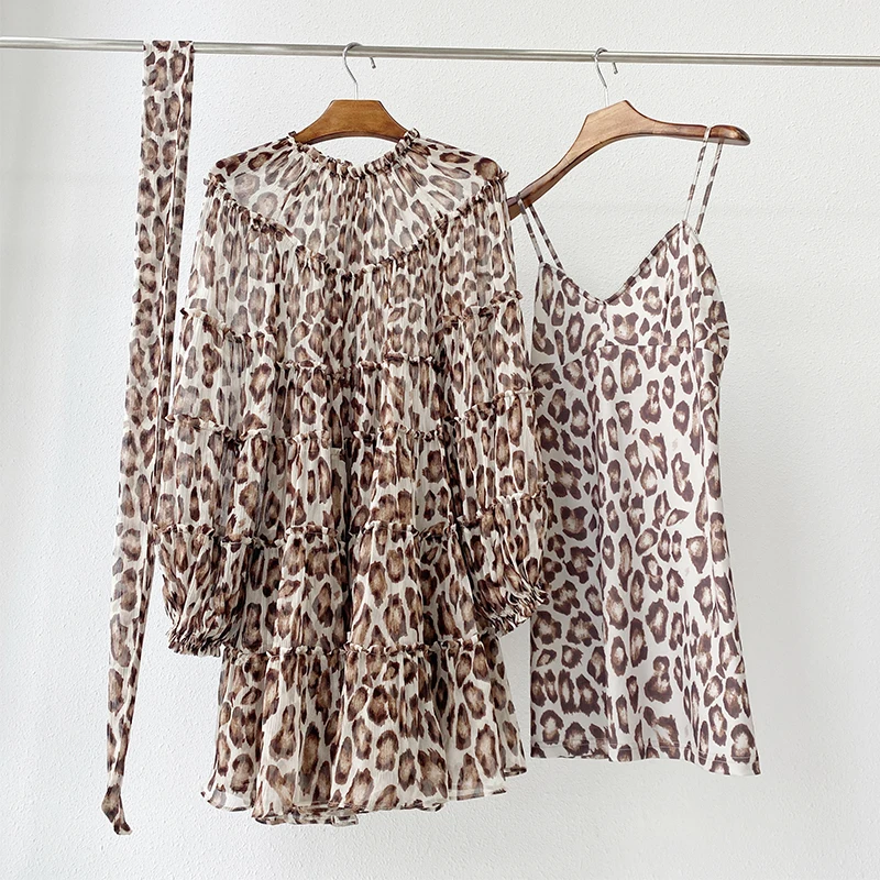 2020 new women's Australian grand retro style silk leopard print show thin temperament evening skirt dress
2020 new women's Australian grand retro style silk leopard print show thin temperament evening skirt dress