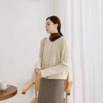 2020 WOMEN Ou Fan short thick sweater women autumn and winter new Korean loose round neck sweater cardigan women
2020 WOMEN Ou Fan short thick sweater women autumn and winter new Korean loose round neck sweater cardigan women