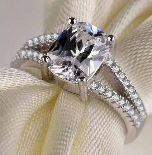 Фото Женское кольцо с бриллиантом из серебра 100% пробы | Украшения и аксессуары
