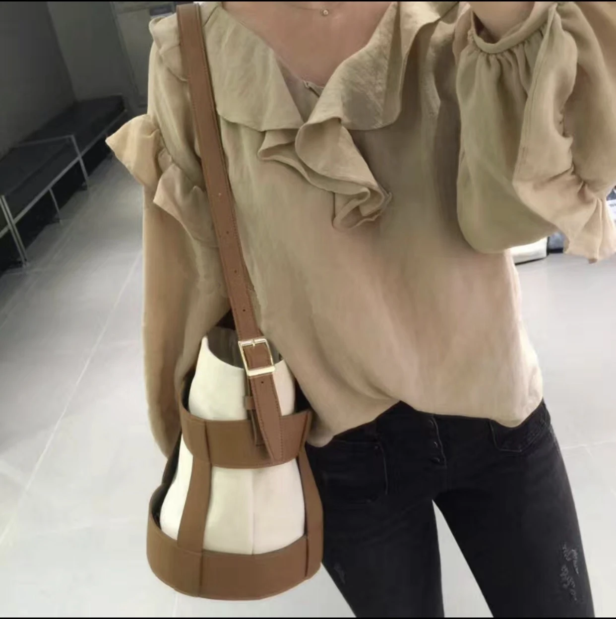 

NEW Fashion Solid Women Messenger Bag Small Portable Bucket Bag Hollow Out Female Should Bag Casual Wild Ladies Crossbody Bag