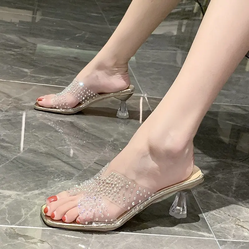 String crystal Transparent Square heel High heels slippers women 2020 summer shoes woman Wild Open toe Sweet ladies shoes female
String crystal Transparent Square heel High heels slippers women 2020 summer shoes woman Wild Open toe Sweet ladies shoes female