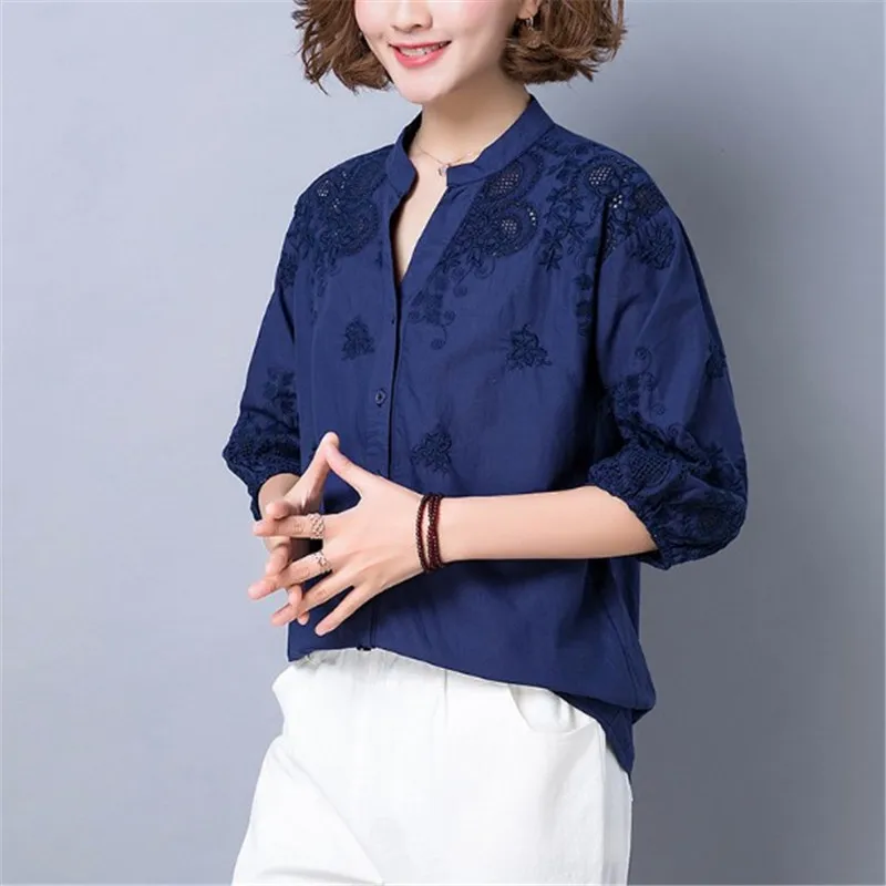 2019 A cotton and linen top with seven-minute sleeves with a small v-neck and loose embroidery shirt
2019 A cotton and linen top with seven-minute sleeves with a small v-neck and loose embroidery shirt
