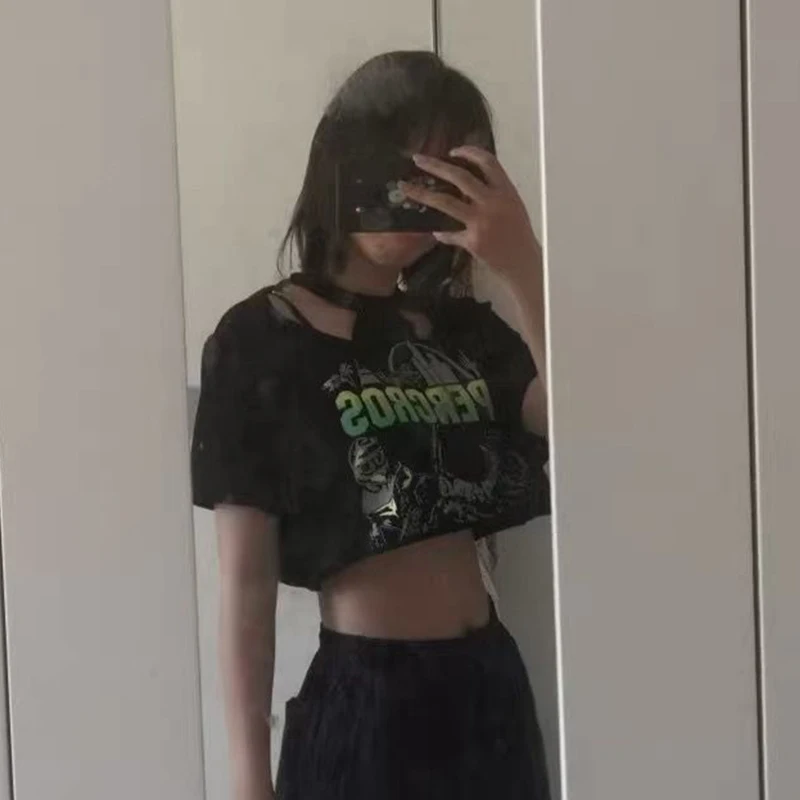 Rock Punk Women Cool Black Short T-shirts O Neck Tshirt Chains Print Long Metal Hollow Out Fashion Sexy Hot Top 2022 Summer Lady
Rock Punk Women Cool Black Short T-shirts O Neck Tshirt Chains Print Long Metal Hollow Out Fashion Sexy Hot Top 2022 Summer Lady