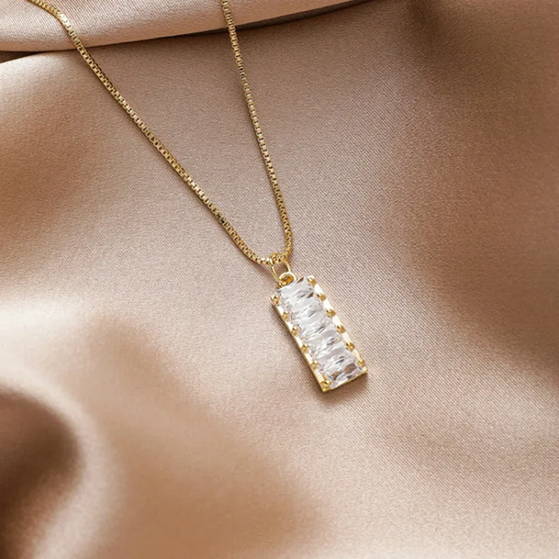 2020 New Korean Zircon Rectangular Pendant Necklace Simple Geometric Design Elegant Short Clavicle Chain Jewelry
2020 New Korean Zircon Rectangular Pendant Necklace Simple Geometric Design Elegant Short Clavicle Chain Jewelry