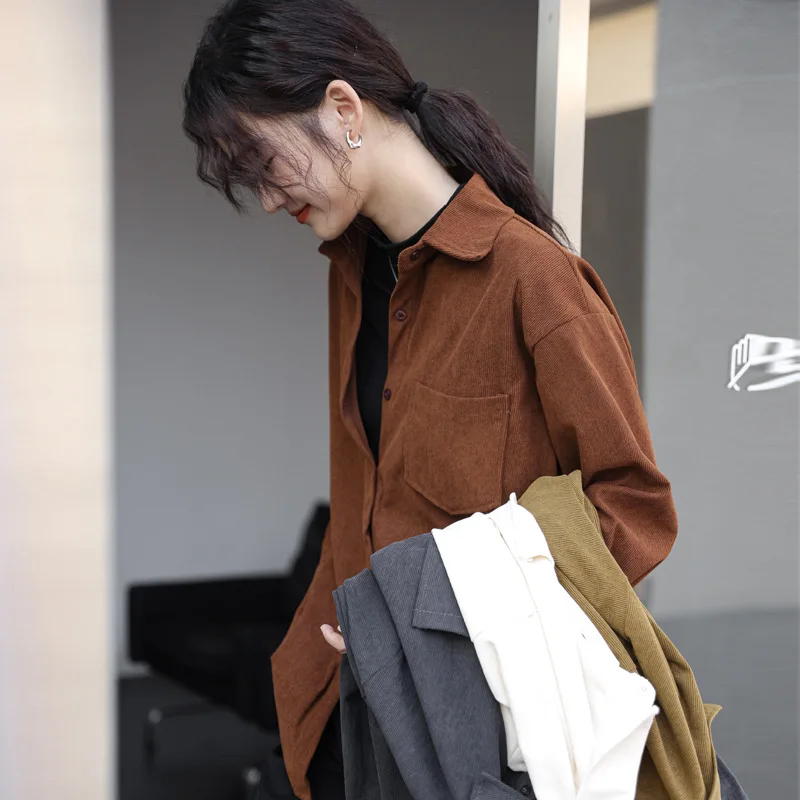 Модные женские блузки, плотная Вельветовая рубашка с одним карманом, Женская свободная Однотонная рубашка с длинным рукавом в Корейском стиле на осень и зиму 
Модные женские блузки, плотная Вельветовая рубашка с одним карманом, Женская свободная Однотонная рубашка с длинным рукавом в Корейском стиле на осень и зиму