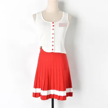 2020 Spring Net Red Same Color Contrast Button Embroidery Alphabet Knitted Vest + Pleated Short Skirt Suit Women
2020 Spring Net Red Same Color Contrast Button Embroidery Alphabet Knitted Vest + Pleated Short Skirt Suit Women