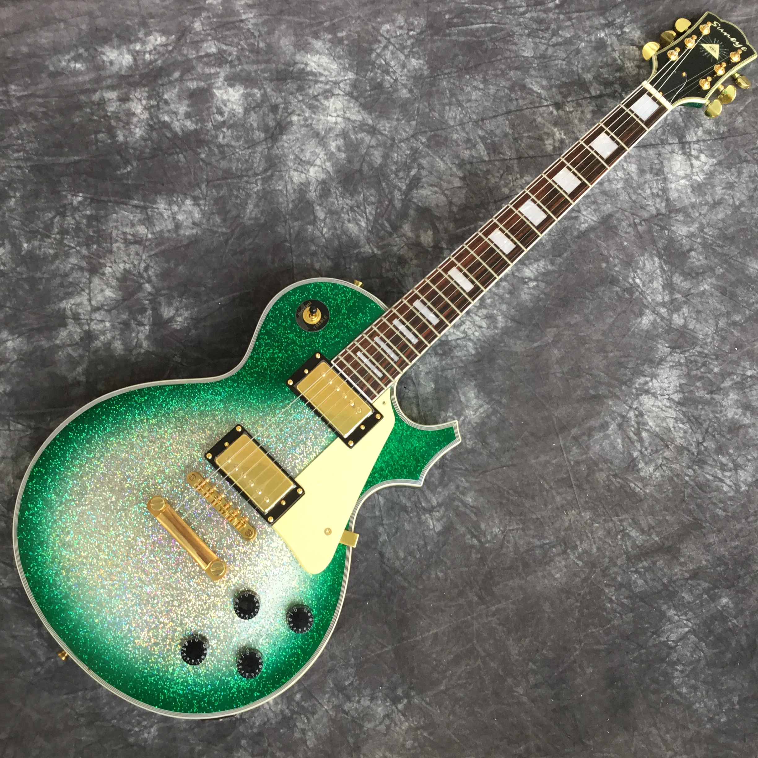 Фото 2019 High quality 6 String Electric Guitar Mahogany body With Metallic green paint top Golden hardware free shipping | Спорт и