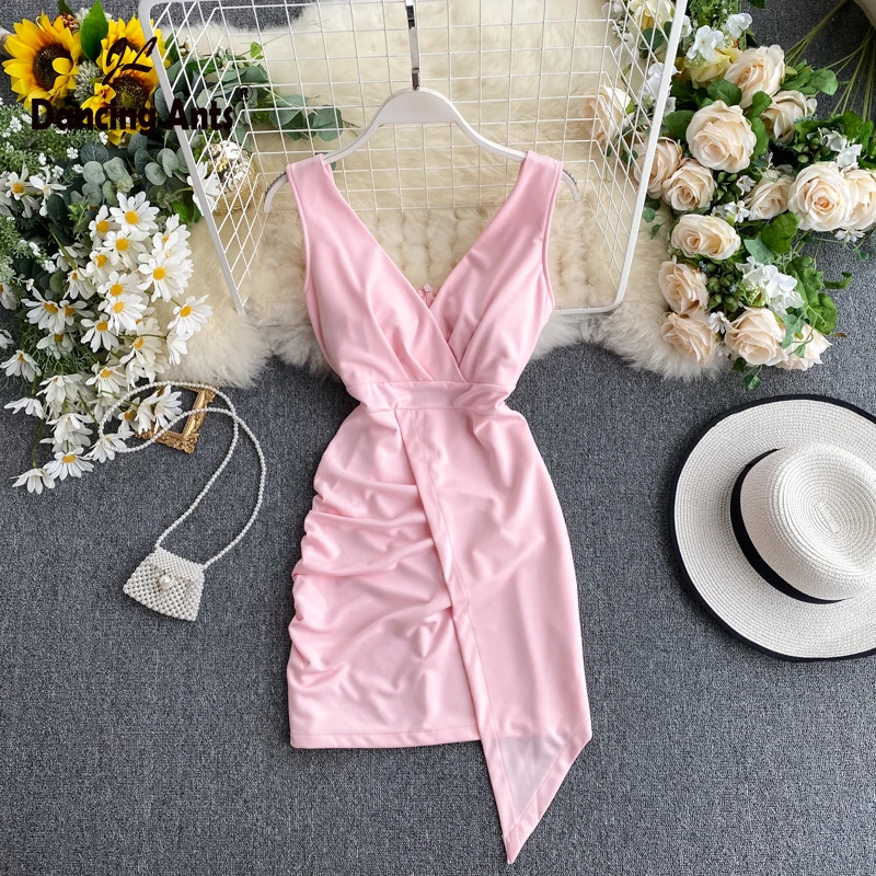 Woman Asymmetrical Pleated Dress V-Neck Slim Dress Trend 2020 Solid High Waist Wide Shoulder Strap Dresses
Woman Asymmetrical Pleated Dress V-Neck Slim Dress Trend 2020 Solid High Waist Wide Shoulder Strap Dresses