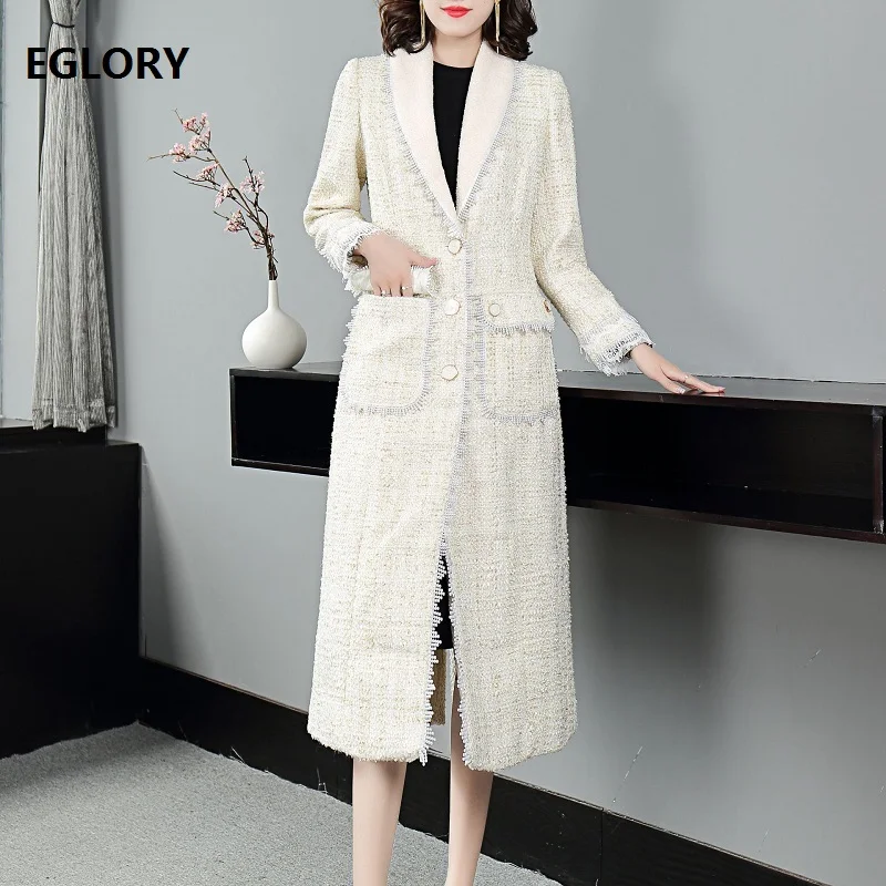 Фото Женское длинное пальто из смесовой шерсти белое кружевное в стиле пэчворк с
