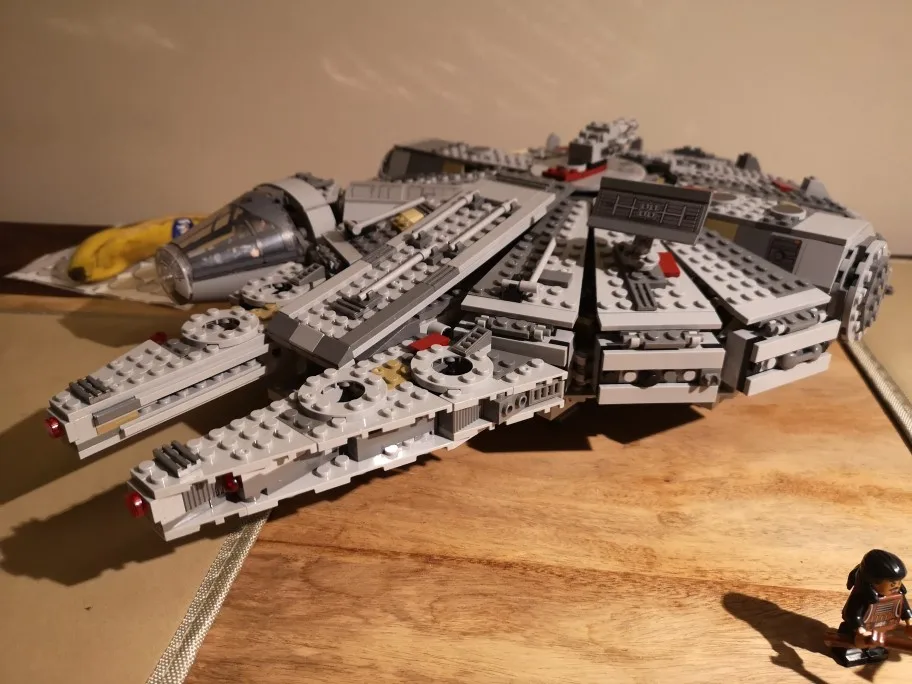1381 Force Awakens legoinges Star Wars series compatible with Millennium 79211 Falcon model building blocks toys kids gifts
1381 Force Awakens legoinges Star Wars series compatible with Millennium 79211 Falcon model building blocks toys kids gifts