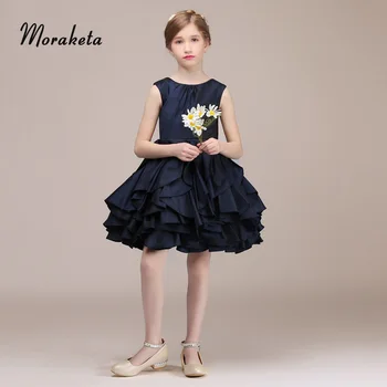 Ball Gown Scoop Neck Navy Blue Satin Flower Girl Dresses For Wedding 2019 Tiered Princess Short Junior Bridesmaid Dresses 
Ball Gown Scoop Neck Navy Blue Satin Flower Girl Dresses For Wedding 2019 Tiered Princess Short Junior Bridesmaid Dresses
