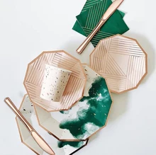 8 סטי כהה ירוק/עלה זהב בצבעי מים כלי שולחן עוגת צלחות כוסות ומפיות פלסטיק סכו"ם לחתונה יום הולדת(China)