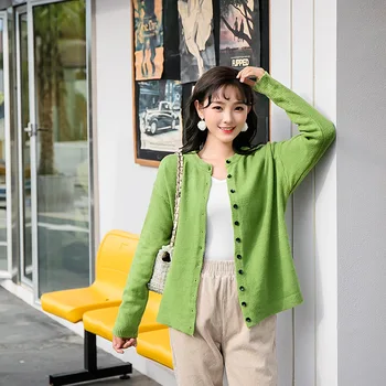 Chic Small Button Knitting Cardigan Temperament Butter Fruit Green Loose Slim Sweater Coat Female
Chic Small Button Knitting Cardigan Temperament Butter Fruit Green Loose Slim Sweater Coat Female