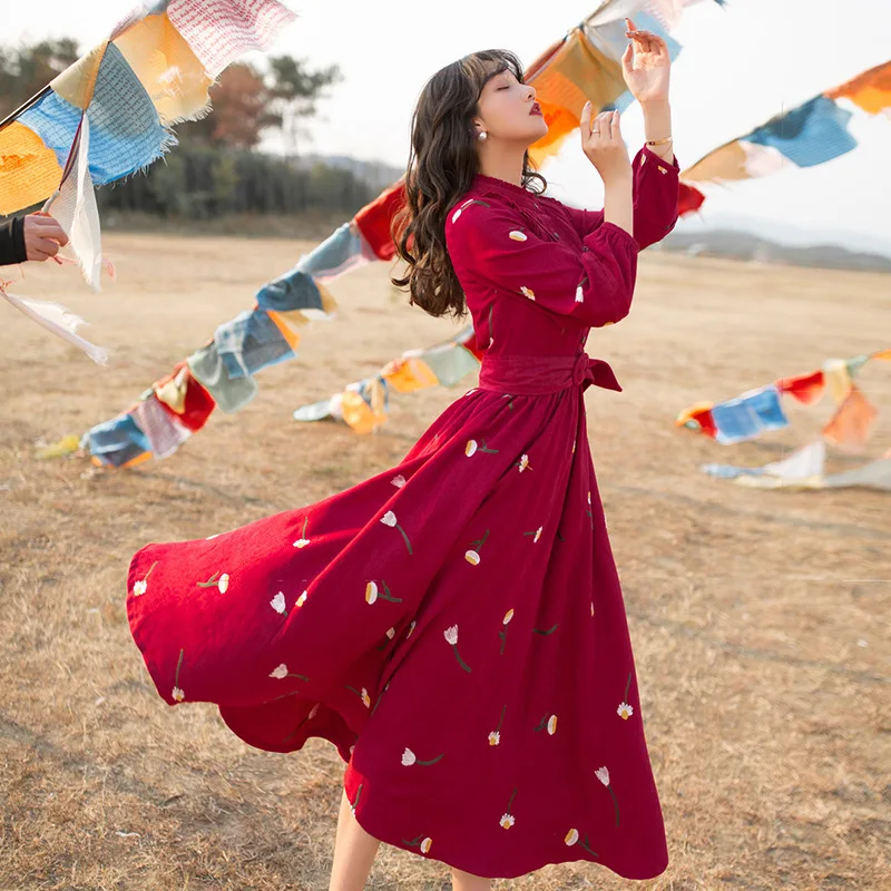 2020 Spring New Style Retro Stand Collar Lantern Sleeve Waist Hugging Slimming Big Hemline Embroidery Dress Holiday Long Skirts
2020 Spring New Style Retro Stand Collar Lantern Sleeve Waist Hugging Slimming Big Hemline Embroidery Dress Holiday Long Skirts