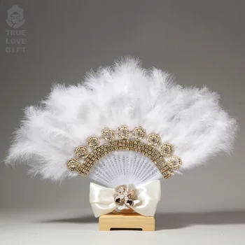 Factory Direct Sales Wedding Engagement Ladies Holding Fan White Feathers with Pearls and Diamonds
Factory Direct Sales Wedding Engagement Ladies Holding Fan White Feathers with Pearls and Diamonds