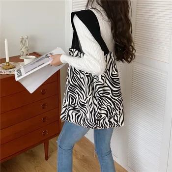 Black White Striped Ladies Shoulder Shopping Bag Vintage Corduroy Women Handbags Large Capacity Student Girls Travel Casual Tote 
Black White Striped Ladies Shoulder Shopping Bag Vintage Corduroy Women Handbags Large Capacity Student Girls Travel Casual Tote