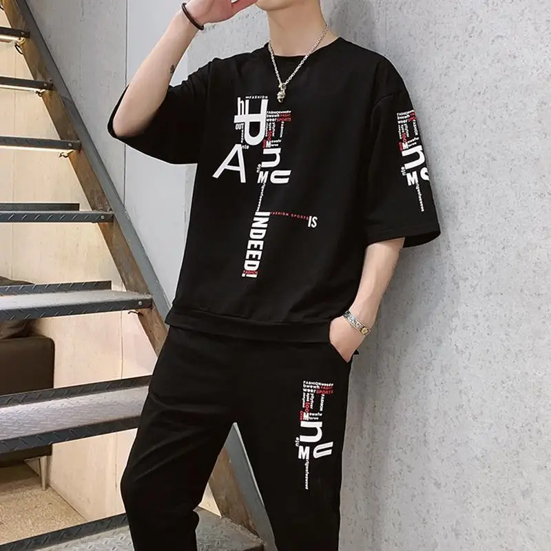 Men's short-sleeved suit summer new Korean version of the trend of net red fitness slim T-shirt brand fashion leisure sports
Men's short-sleeved suit summer new Korean version of the trend of net red fitness slim T-shirt brand fashion leisure sports