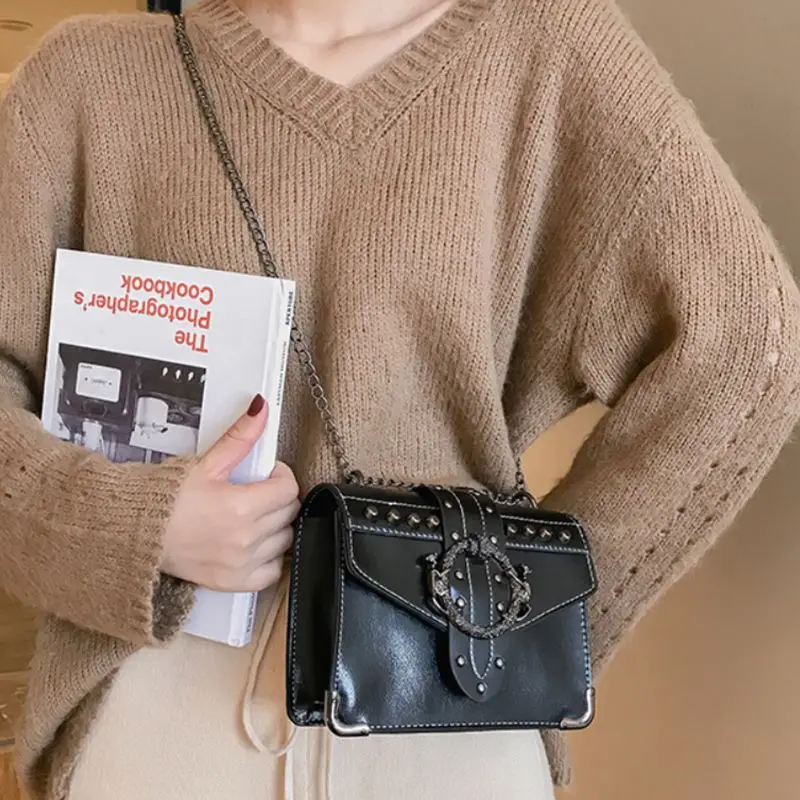 Women Korean Punk Rivet Bag Ladies PU Shoulder Bag Fashion Casual Small Square Bag Chain Messenger Bags X5XA
Women Korean Punk Rivet Bag Ladies PU Shoulder Bag Fashion Casual Small Square Bag Chain Messenger Bags X5XA