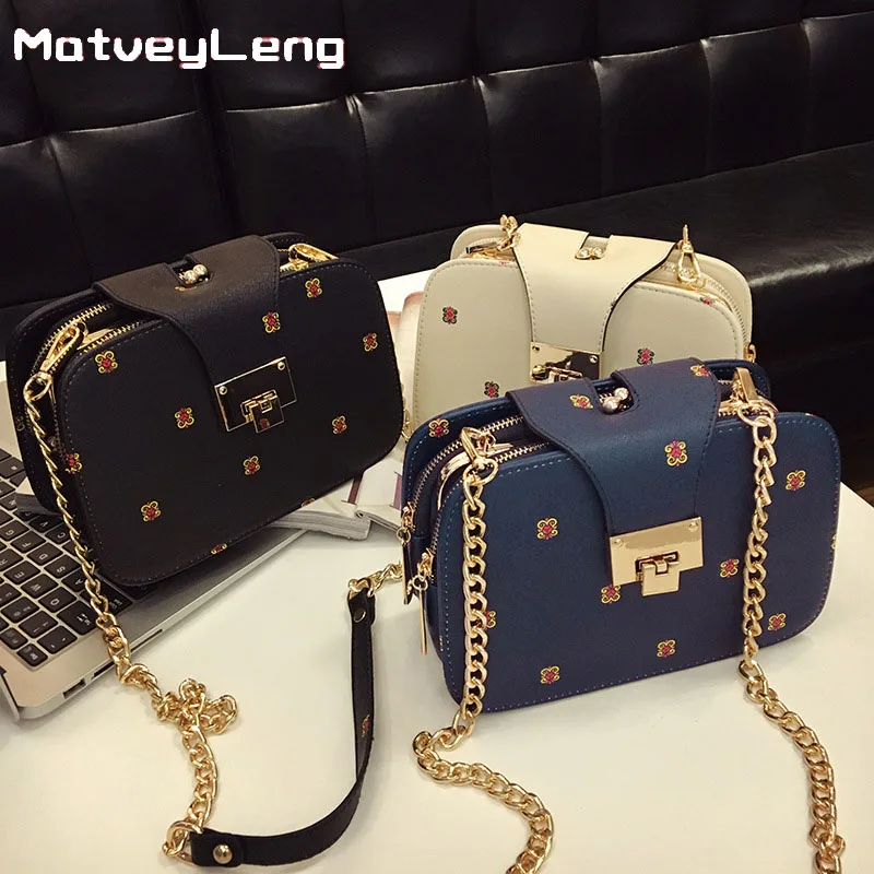 High quality small square bag female chain clip bag lady printing lock small bag shoulder diagonal bag
High quality small square bag female chain clip bag lady printing lock small bag shoulder diagonal bag