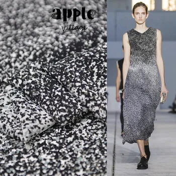 Pure silk crepe de chine silk fabric 17momme 135cm width mini spots print,SCDC1194
Pure silk crepe de chine silk fabric 17momme 135cm width mini spots print,SCDC1194