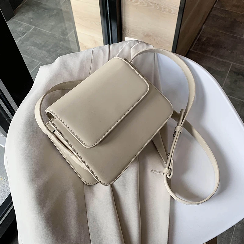 2020 new trend women handbags retro simple flap fashion shoulder bag tassel ornaments woman messenger cc bag designer bags
2020 new trend women handbags retro simple flap fashion shoulder bag tassel ornaments woman messenger cc bag designer bags