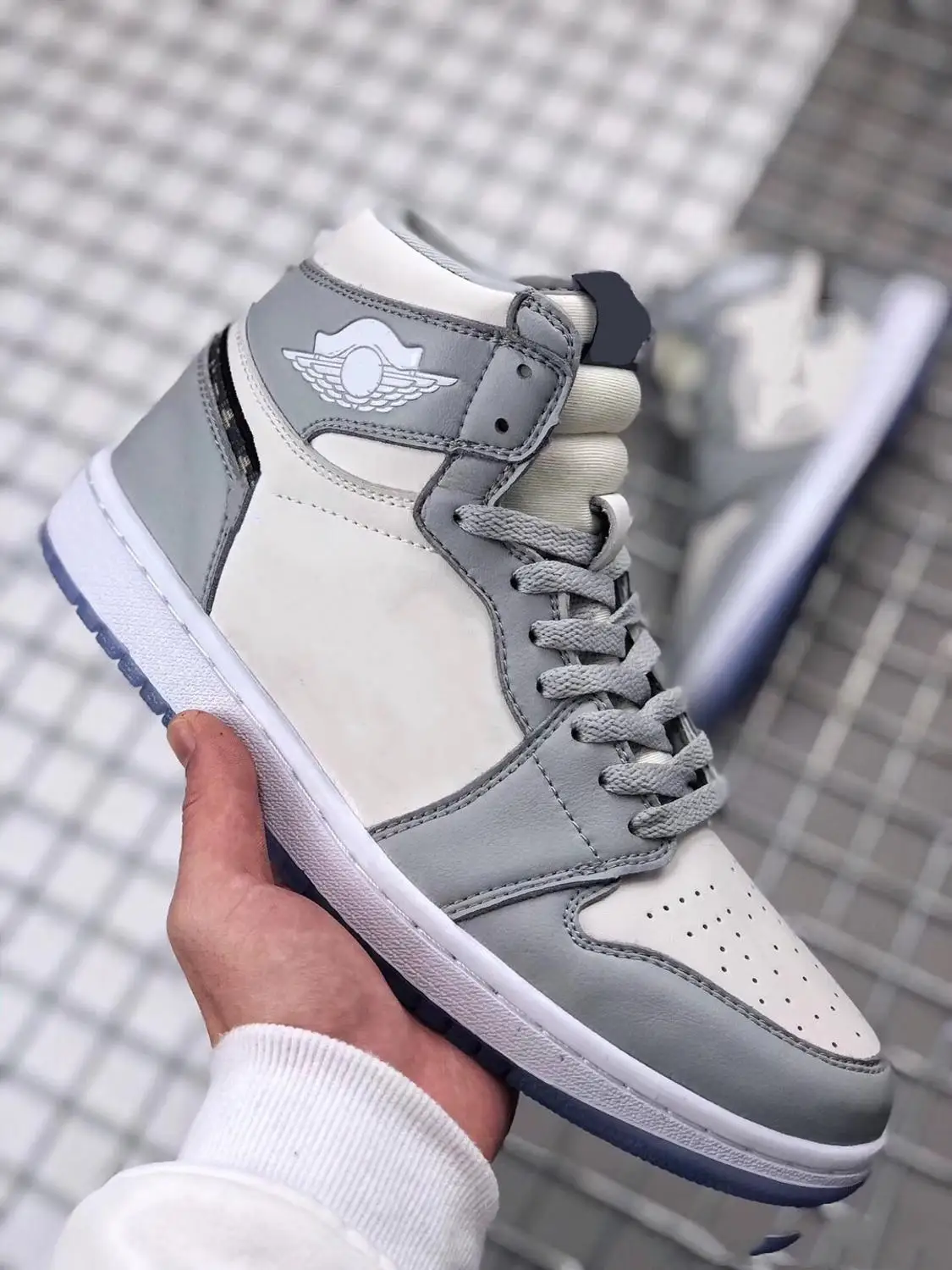 2020 new brand authentic OG grey and white 1:1 men's high top basketball shoes shoes outdoor high quality
2020 new brand authentic OG grey and white 1:1 men's high top basketball shoes shoes outdoor high quality