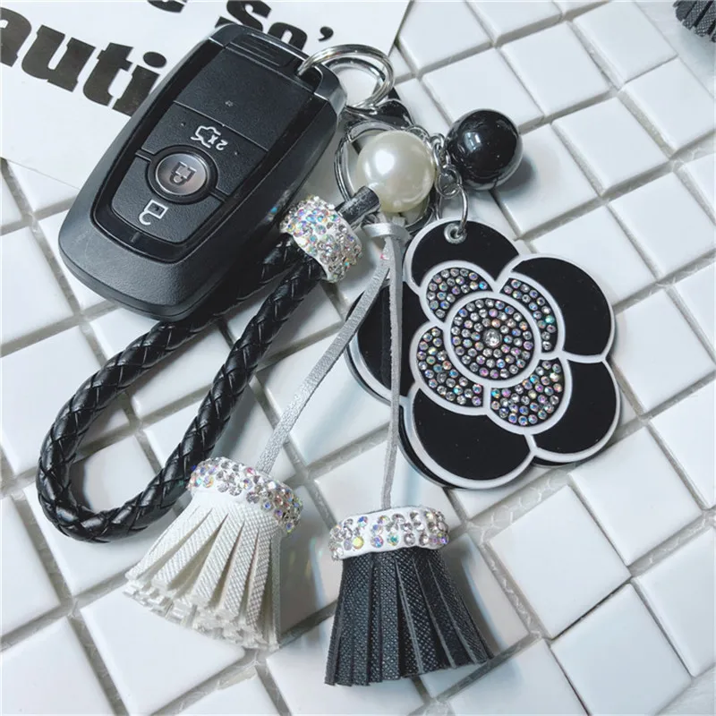 Acrylic diamond makeup mirror camellia Car key chain ring ladies keychain bag pendant female keyring accessories 
Acrylic diamond makeup mirror camellia Car key chain ring ladies keychain bag pendant female keyring accessories