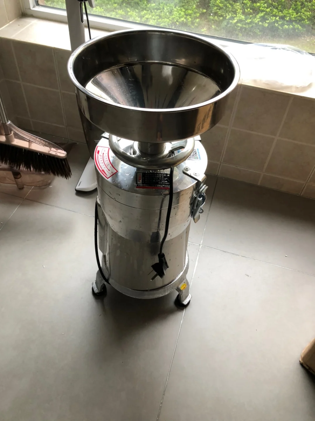 15kg/H Commercial Peanut Sauce Grinder Sesame Colloid Peanut Butter Maker Soybean Grinding Machine Coating Grinding Machine
15kg/H Commercial Peanut Sauce Grinder Sesame Colloid Peanut Butter Maker Soybean Grinding Machine Coating Grinding Machine