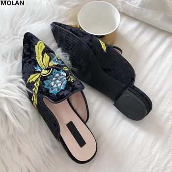 MOLAN Brand Designer 2020 High Quality Luxury Embroidery Flower Lady Velvet Slides Slip On Loafers Mules Flip Flops Casual 35-41
MOLAN Brand Designer 2020 High Quality Luxury Embroidery Flower Lady Velvet Slides Slip On Loafers Mules Flip Flops Casual 35-41