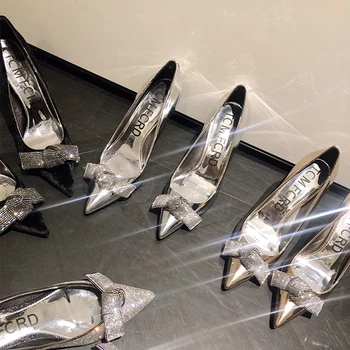 Silver wedding shoes female 2019 spring new rhinestone pointed high heels stiletto shallow bow fashion women's shoes
Silver wedding shoes female 2019 spring new rhinestone pointed high heels stiletto shallow bow fashion women's shoes
