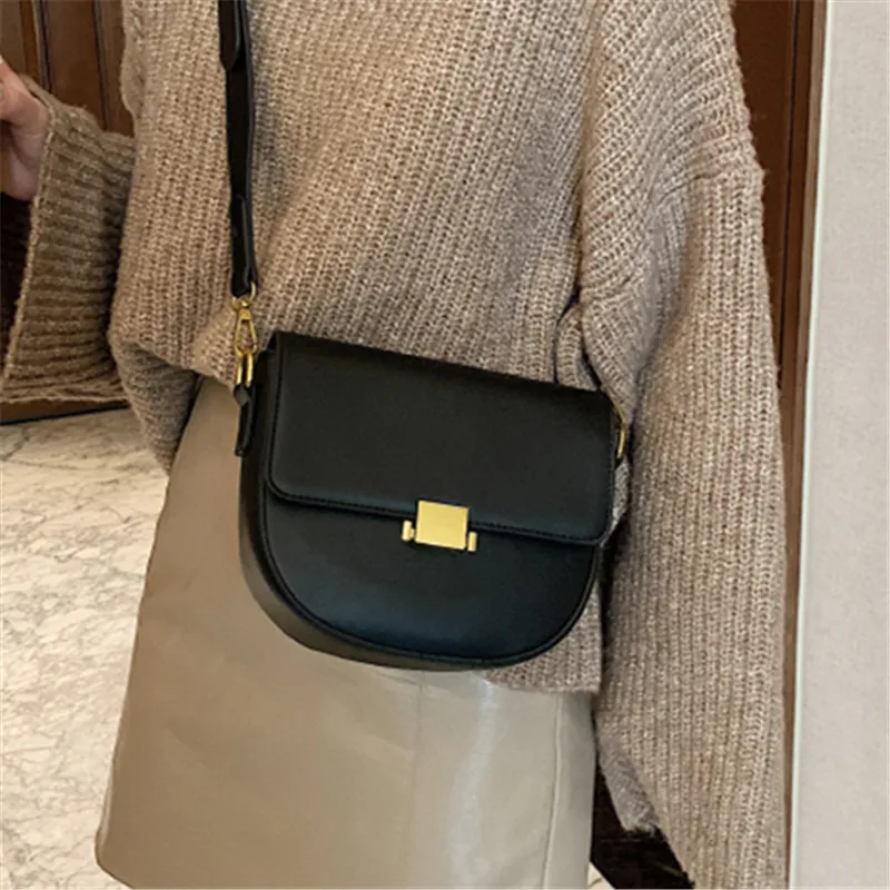 Classic PU Half Moon Handbag with Lock Women Mini Shoulder Bag High-quality Leather Lady Diagonal Bag 2020 New All-match Bag Sac
Classic PU Half Moon Handbag with Lock Women Mini Shoulder Bag High-quality Leather Lady Diagonal Bag 2020 New All-match Bag Sac