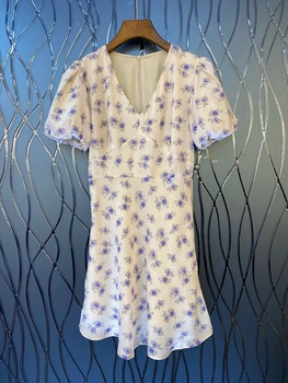 2020 Spring and Summer New Women's V-neck Back Zipper Decorations Small Flower Pattern Puff Sleeve Dress 607
2020 Spring and Summer New Women's V-neck Back Zipper Decorations Small Flower Pattern Puff Sleeve Dress 607