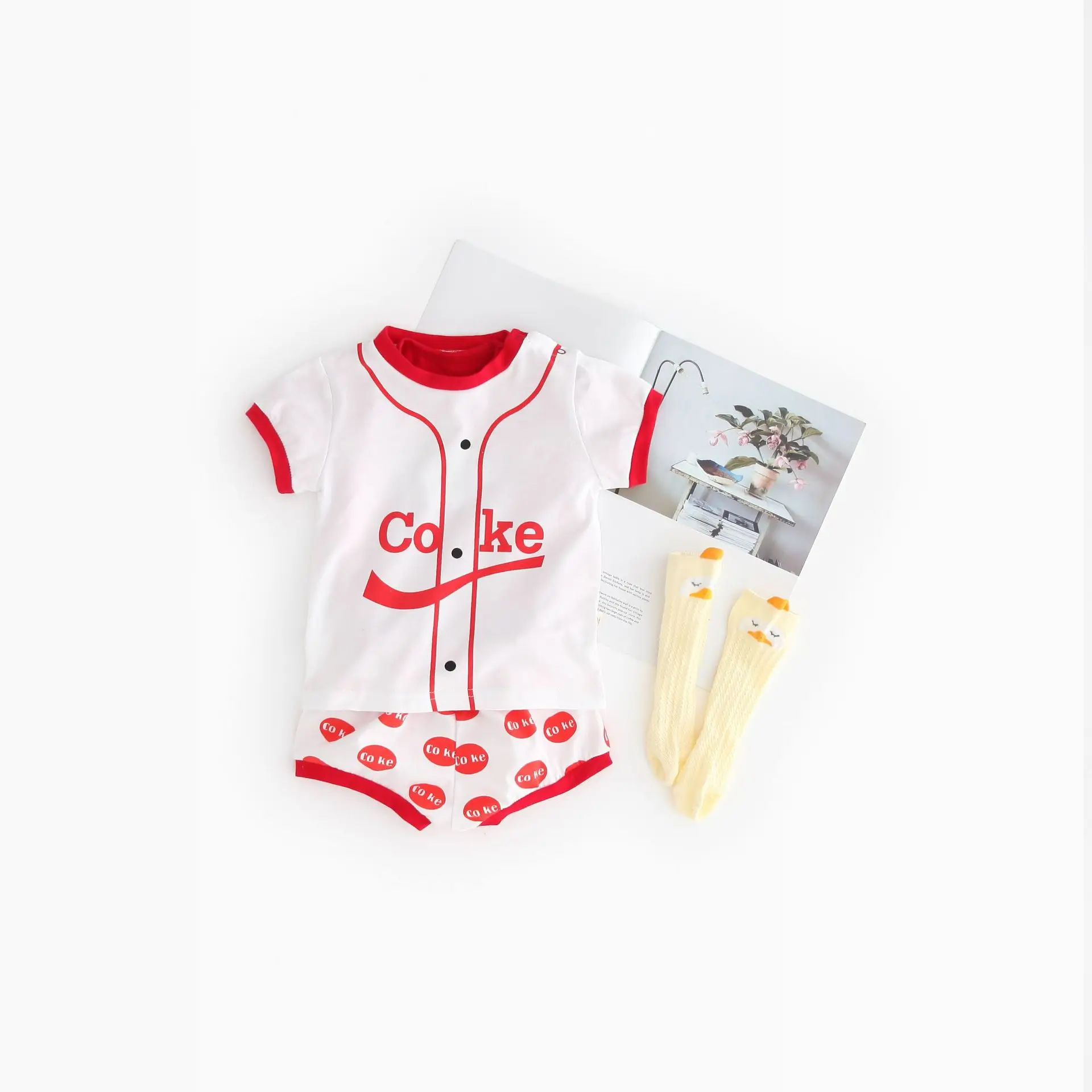 Douyin INS Heat-Cola Cup Three-piece Set Pure Cotton Baby Clothes Triangular Baby Bodysuit Romper Thin Crawling Clothes 
Douyin INS Heat-Cola Cup Three-piece Set Pure Cotton Baby Clothes Triangular Baby Bodysuit Romper Thin Crawling Clothes