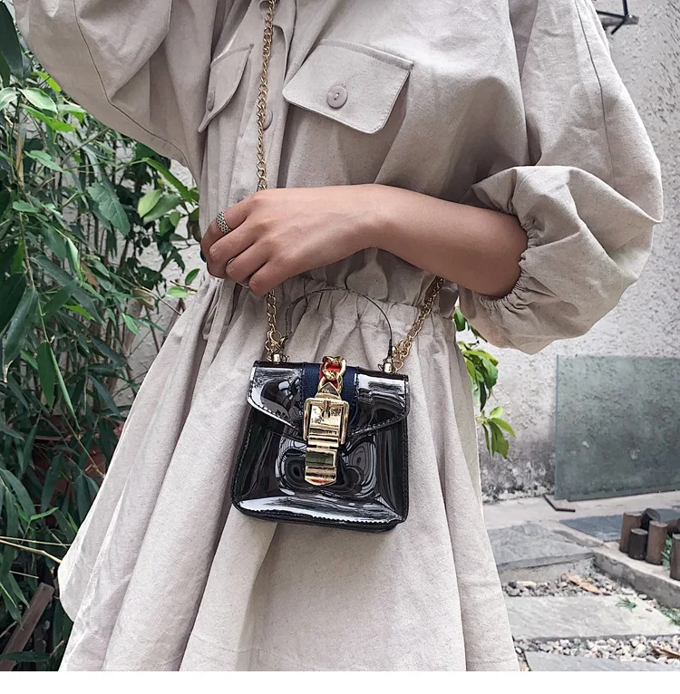 Jelly bag woman Korean version of beach transparent bag chain single shoulder oblique span bag summer hand-held small square bag
Jelly bag woman Korean version of beach transparent bag chain single shoulder oblique span bag summer hand-held small square bag