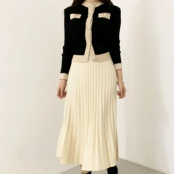 Women's suits 2020 autumn new sweater women's retro short knit sweater half high collar western style slim coat cardigan
Women's suits 2020 autumn new sweater women's retro short knit sweater half high collar western style slim coat cardigan