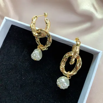 Non-Mainstream Design Golden Irregular Concave-Convex Lava Baroque Pearl Diamond Set Earrings Vintage
Non-Mainstream Design Golden Irregular Concave-Convex Lava Baroque Pearl Diamond Set Earrings Vintage