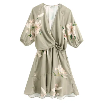 2020 Spring Women's New V-neck Five-point Sleeve Laminated Decorative Printing Temperament Retro Waist Kimono Pajama Mini Dress
2020 Spring Women's New V-neck Five-point Sleeve Laminated Decorative Printing Temperament Retro Waist Kimono Pajama Mini Dress
