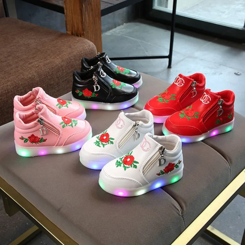 2019 Big girls led Light shoes with transparent soles children's casual shoes with embroidered flower shoes kids zipper shoes 
2019 Big girls led Light shoes with transparent soles children's casual shoes with embroidered flower shoes kids zipper shoes