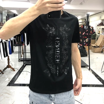 2020 Men's Short Sleeve T-Shirt European and American Fashion Trend Letter Beaded Embroidery Summer 100% Cotoon Top tees
2020 Men's Short Sleeve T-Shirt European and American Fashion Trend Letter Beaded Embroidery Summer 100% Cotoon Top tees